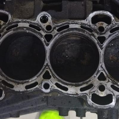 Blok Cilindrov Demontirovan